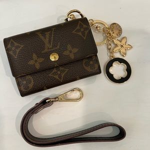 ⭐️ Authentic ⭐️ Louis Vuitton coin pouch/card holder